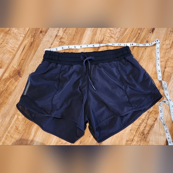 Lululemon hotty hot shorts - Picture 8 of 10